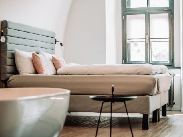 Comparatif Accor vs Marriott pour un séjour en France