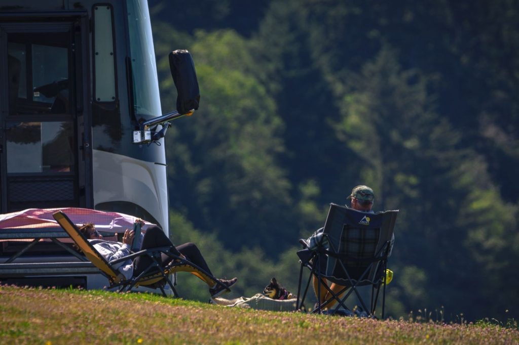 Camping ou aire de camping‑car : quoi choisir