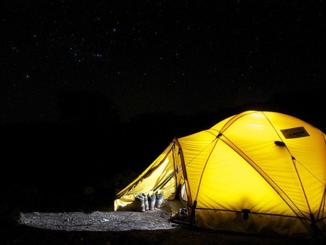 Camping ou aire de camping‑car : quoi choisir
