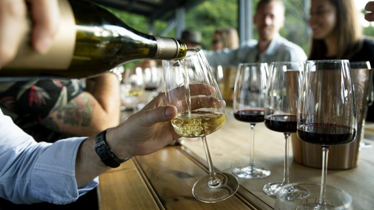 Les meilleurs vins à déguster lors de vos voyages
