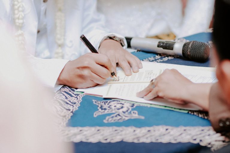 Coût d&rsquo;un mariage : traiteurs, salles et services orientés à la hausse