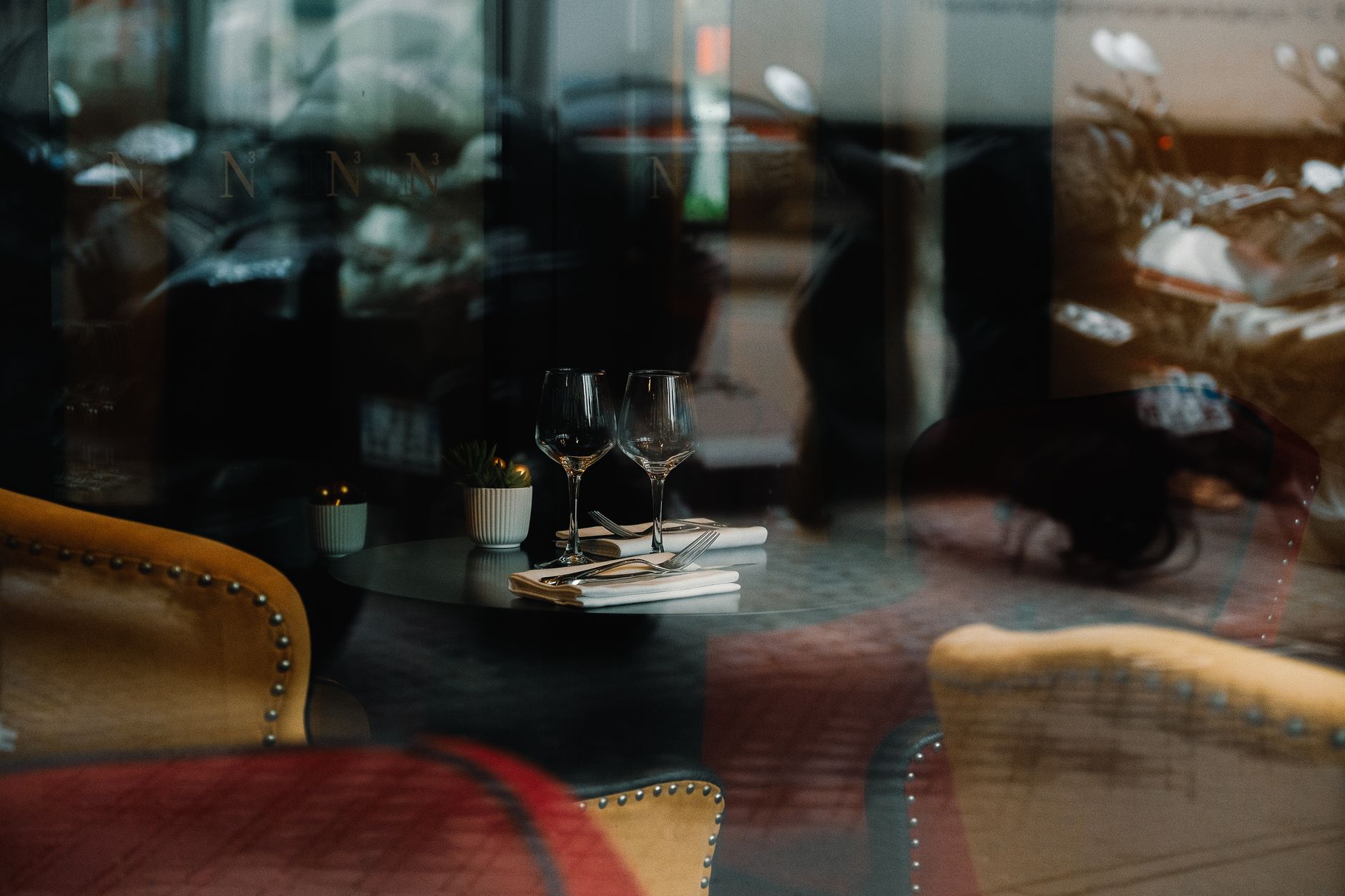 Tables & saveurs — restaurants, tendances et portraits