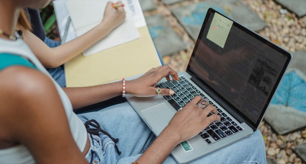 Ordinateur portable étudiant : le guide complet 2026