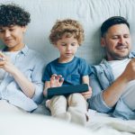 À quel âge offrir un premier téléphone portable