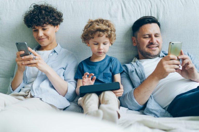 À quel âge offrir un premier téléphone portable