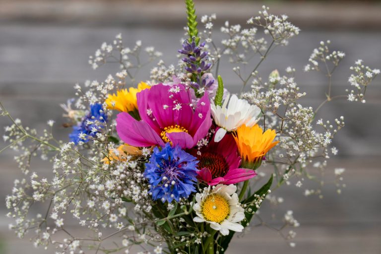 Les fleurs de mariage en 2023 : entre tradition et tendances modernes
